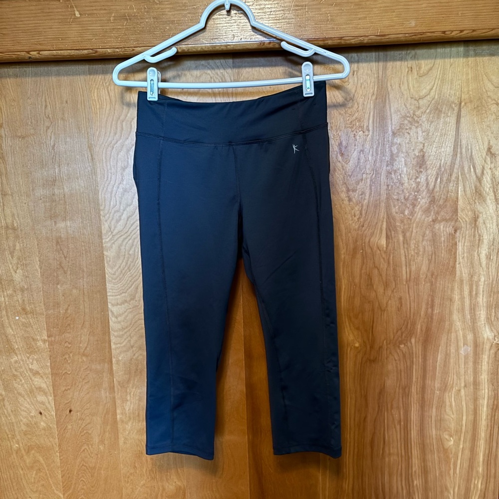 Danskin Now Charcoal Capri Leggings